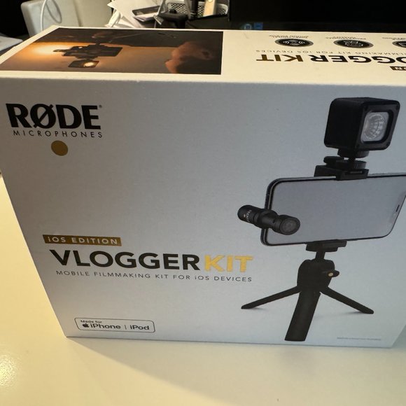 [BRAND NEW] RØDE - VLOGGER KIT iOS Edition Mobile Filmmaking Kit for iOS Devices - Picture 1 of 4
